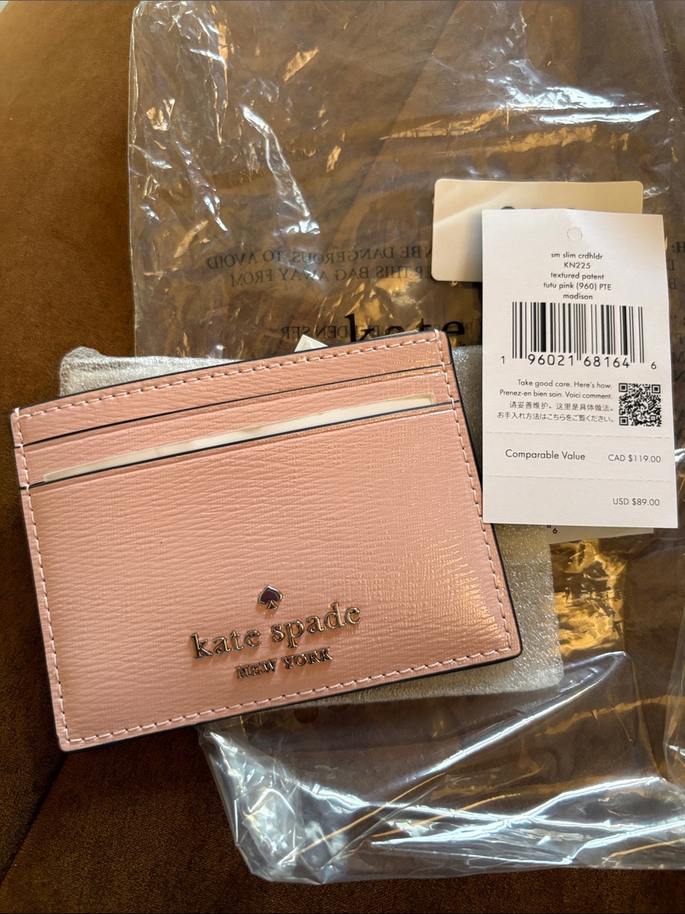 Kate Spade textured patent slim cardholder floating silver-tone logo